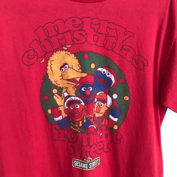 SESAME STREET Characters group picture Merry Christmas red graphic tee size Med - Picture 7 of 10